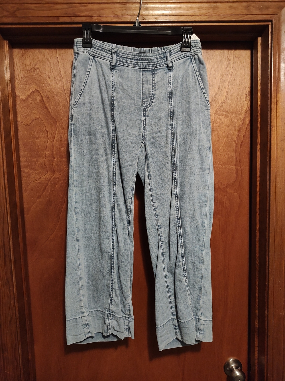 Light Wash Denim Capris - Women